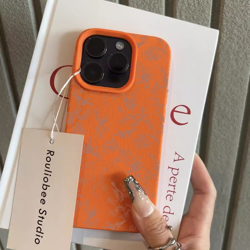 ヴィンテージ風の花柄と鳥柄が組み合わされた、上品で洗練された - Vintage Floral Pattern Soft Case のレビューと価格