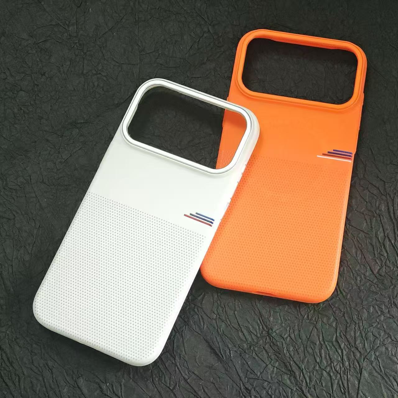 ソリッドカラーのマグネット式iPhone 17/18 Pro - Liquid Silicone Magnetic Phone Case のレビューと価格